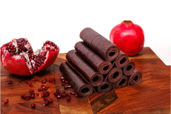 لواشک انار ترش ورقه ای قرمز و ترد با مزه طبیعی انار